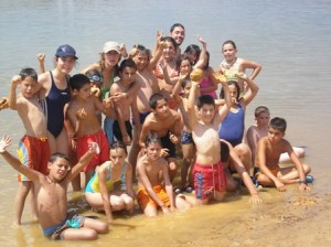 Niños en el mar