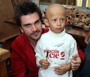 Juanes y niño con cáncer