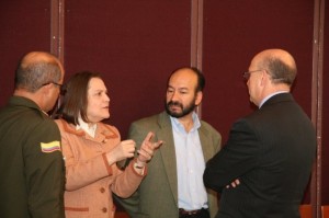 Clara López y analistas