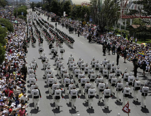 Desfile militar del 20 de julio en conmemoración del Bicentenario