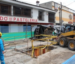 Obras de alcantarillado en Carrera 100