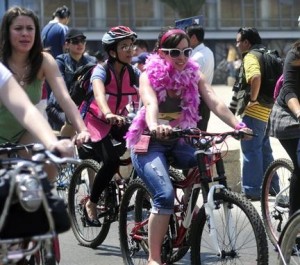 Bicicletada por derechos de las mujeres