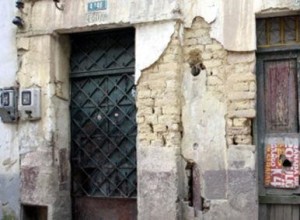 Casas deterioradas en el centro