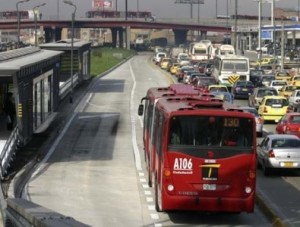 Posible tercer carril para Transmilenio