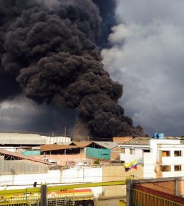 Incendio de bodega de llantas en Fontibón